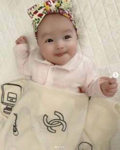 川崎希の長女、“生後4か月”でシャネル＆エルメスデビュー！「値段みずに買ったら…」