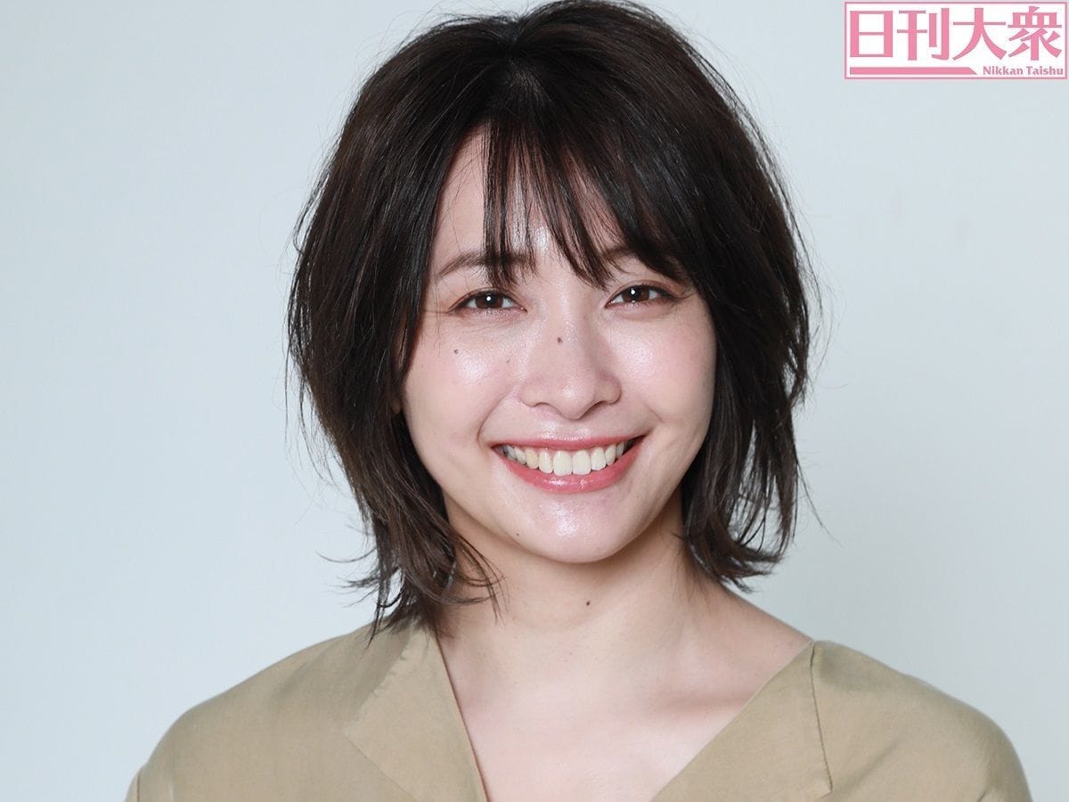 山崎真美 35歳までには結婚すると決めていて ズバリ本音で美女トーク 概要 日刊大衆 芸能 ズバリ本音で美女トーク