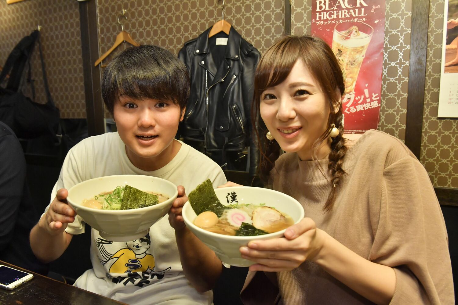 麻美ゆまが人気“ラーメンユーチューバー”SUSURUと、ラーメンを食す！の画像