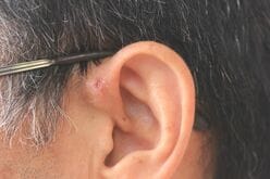 耳鼻科医考案「耳を鍛える」新習慣！「加齢性難聴」に立ち向かう50歳からの「聴力アップ」耳活ガイド