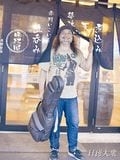 小野瀬雅生（クレイジーケンバンド）「現役ギタリストとして、100歳までステージに立っていたい」現役を貫く人間力の画像002