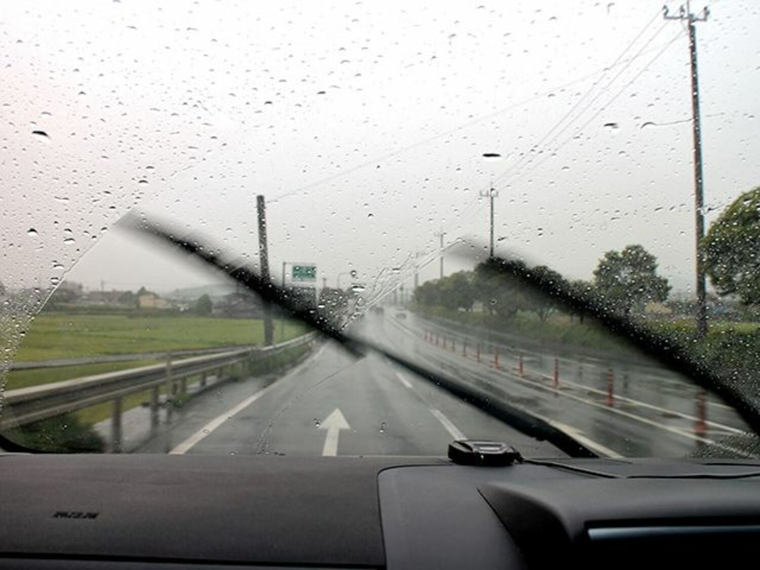運転中の災害にどう対応する？「悪天候時のドライブ術」の画像