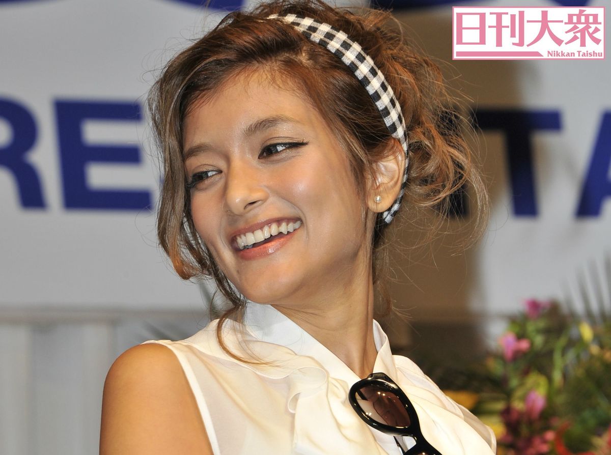 ローラ 実母と25年ぶりの再会に 涙が出てきちゃって 日刊大衆