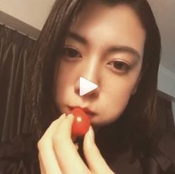 三吉彩花が“モグモグ”「無言でトマトを食べ続ける謎の動画」が話題に