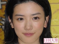 永野芽郁、シースルートップスの肌見せショット公開で『MAQUIA』初表紙を報告「ビジュやば」「透明感すごい」