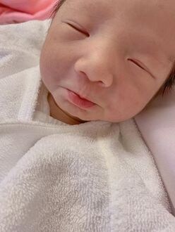 辻希美、生まれたての“第4子”顔面アップ写真を公開