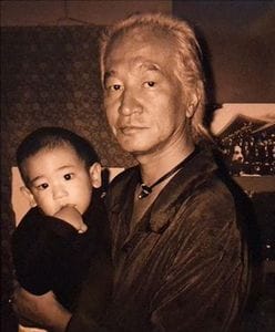 “孫を抱っこ”内田裕也さんの家族写真に「涙が出る」と反響