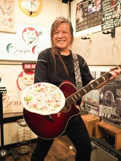 「夢見る若者たちを応援したい！」テルマエ立川さん（59）「料理も一流のミュージシャンの巻」珍談案内人・吉村智樹のこの人、どエライことになってます！