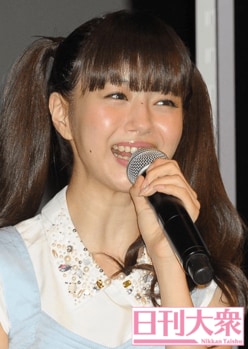 元NMB48市川美織、まるで別人のエキゾチックスタイルで『NYLON』登場！「大人の魅力…」「めっちゃ美しい」とファン驚き