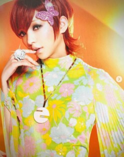 安室奈美恵さん、“昭和歌謡曲風”レトロな秘蔵写真に反響「別人」「ツイッギーみたい」