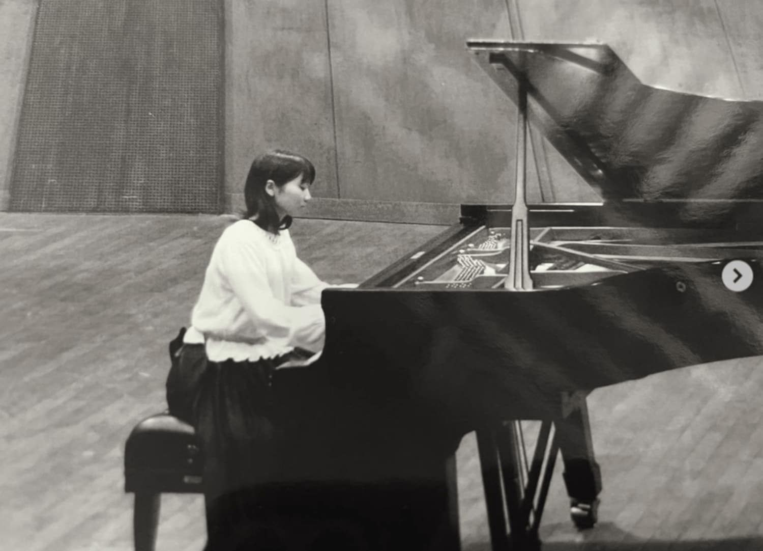 セカオワSaori、16歳当時の“優等生感あふれる”ピアノ演奏ショットに「気品がすごい」の画像