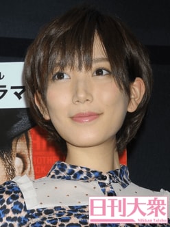 元AKB48光宗薫、スラリ生足ショット公開も“大きなアザ”に心配の声「かわいそう」「痛々しいですね」