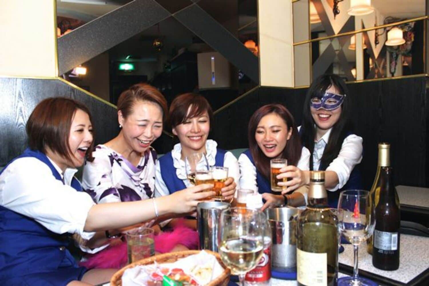 メジャーデビュー記念“飲みドル”チャッキーズが上野湯島で名物ママに突撃！の画像