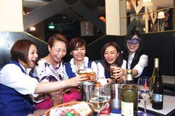 メジャーデビュー記念“飲みドル”チャッキーズが上野湯島で名物ママに突撃！