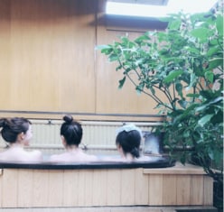 新井恵理那アナ、“温泉入浴ショット”にファン興奮「うなじがキレイ」