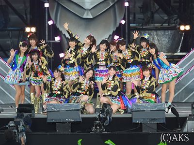 AKB48大島優子が卒業コンサート 263人のメンバーと握手で別れの画像003