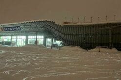 「屋根が崩落」「スキー場も緊急閉鎖」「ガラスを突き破り…」大災害レベルの「北海道の大雪」札幌在住ライターが緊急レポート！