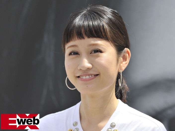 前田敦子 笑顔 が唯一の取り柄だった少女はなぜ国民的アイドルグループの絶対的センターになったのか アイドルセンター論 概要 日刊大衆 芸能 アイドルセンター論